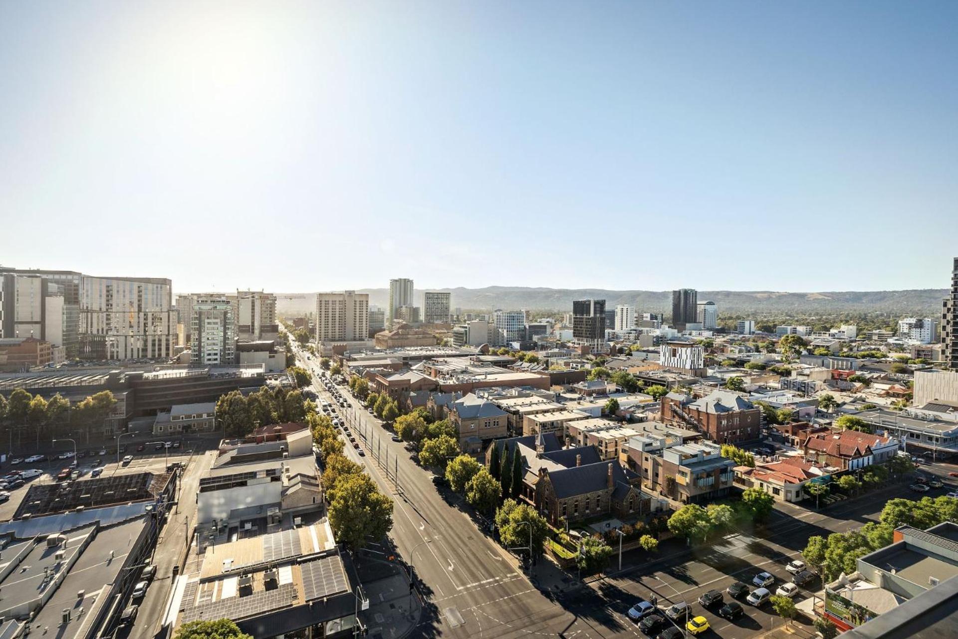 2 Bedroom Apartment With Stunning Views And Car Parking Adelaide Exterior photo