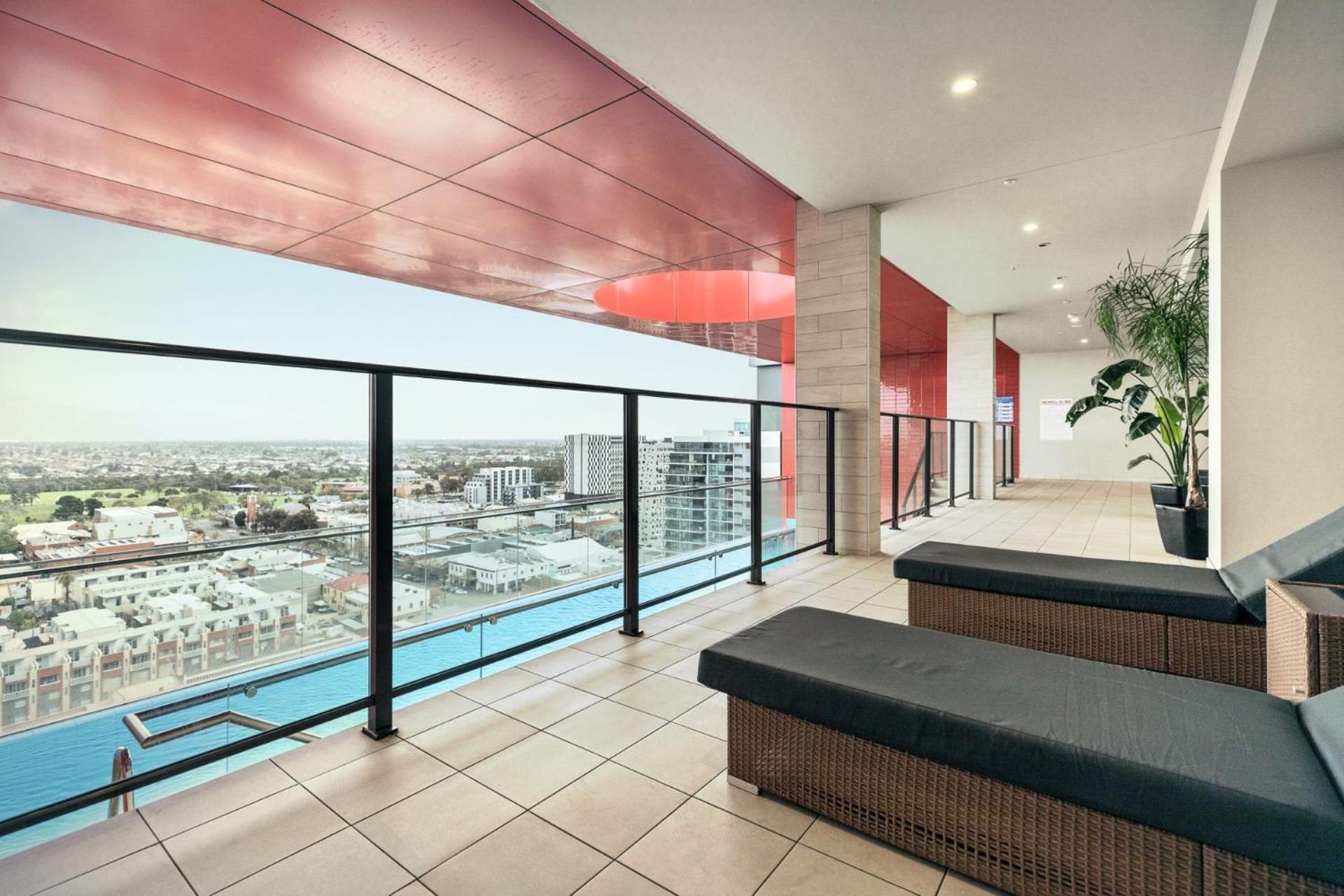 2 Bedroom Apartment With Stunning Views And Car Parking Adelaide Exterior photo